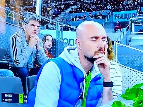Pavel Kotov player box · Match vs. Jannik Sinner · Caja Mágica